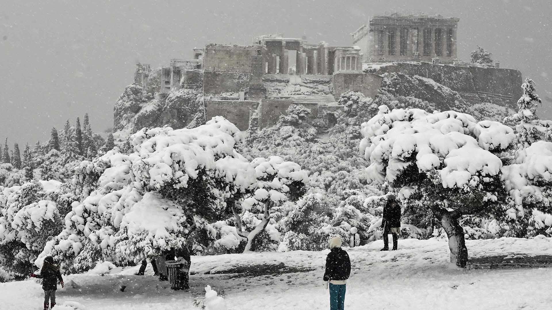 What to Wear in Athens in Winter: Packing Guide - Cloudkeys